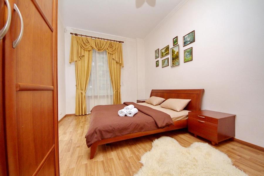 Apartments On Besarabka Kyiv Exterior photo