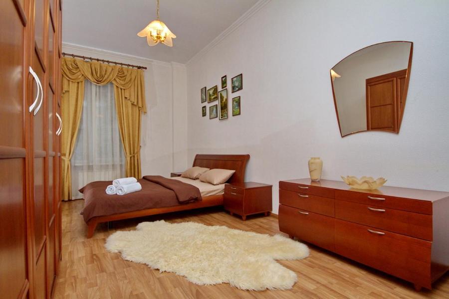 Apartments On Besarabka Kyiv Exterior photo