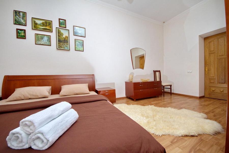 Apartments On Besarabka Kyiv Exterior photo
